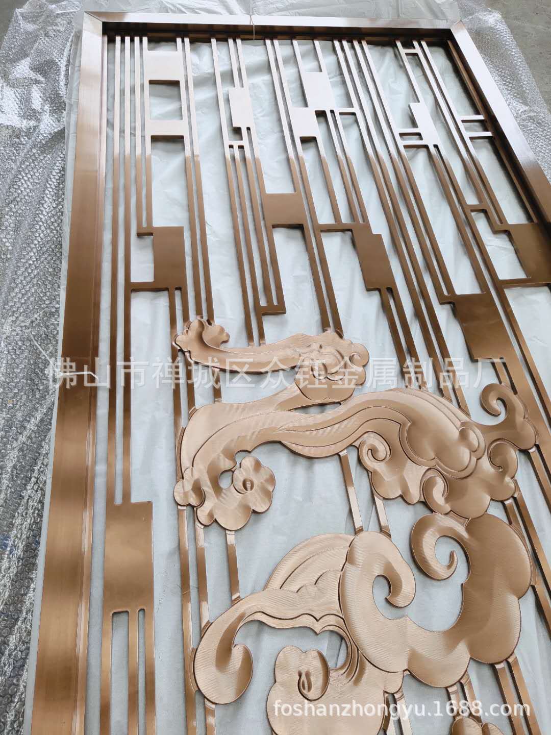 厂家直销 铝板镂空雕刻祥云屏风表面红古铜大气古典示例图3