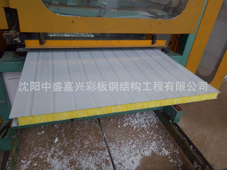 玻璃棉复合夹芯板 玻璃丝棉夹芯板 优质玻棉夹芯复合板厂家示例图5