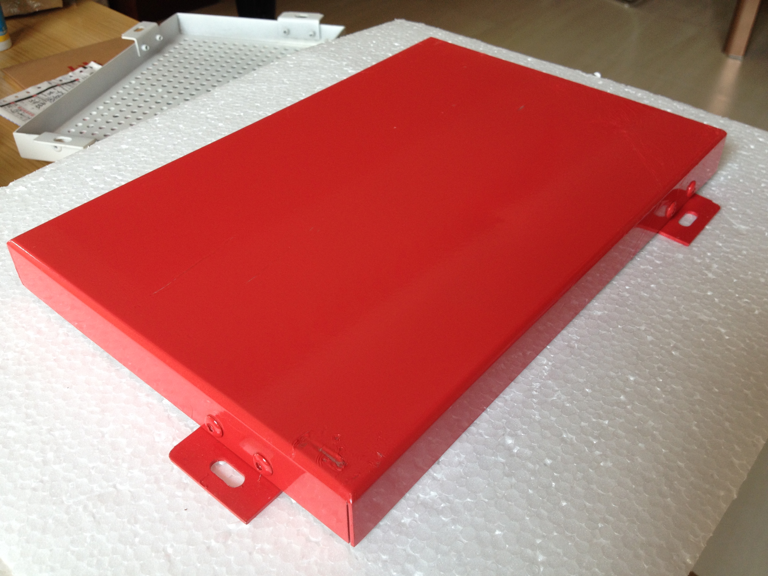 红色氟碳铝单板
