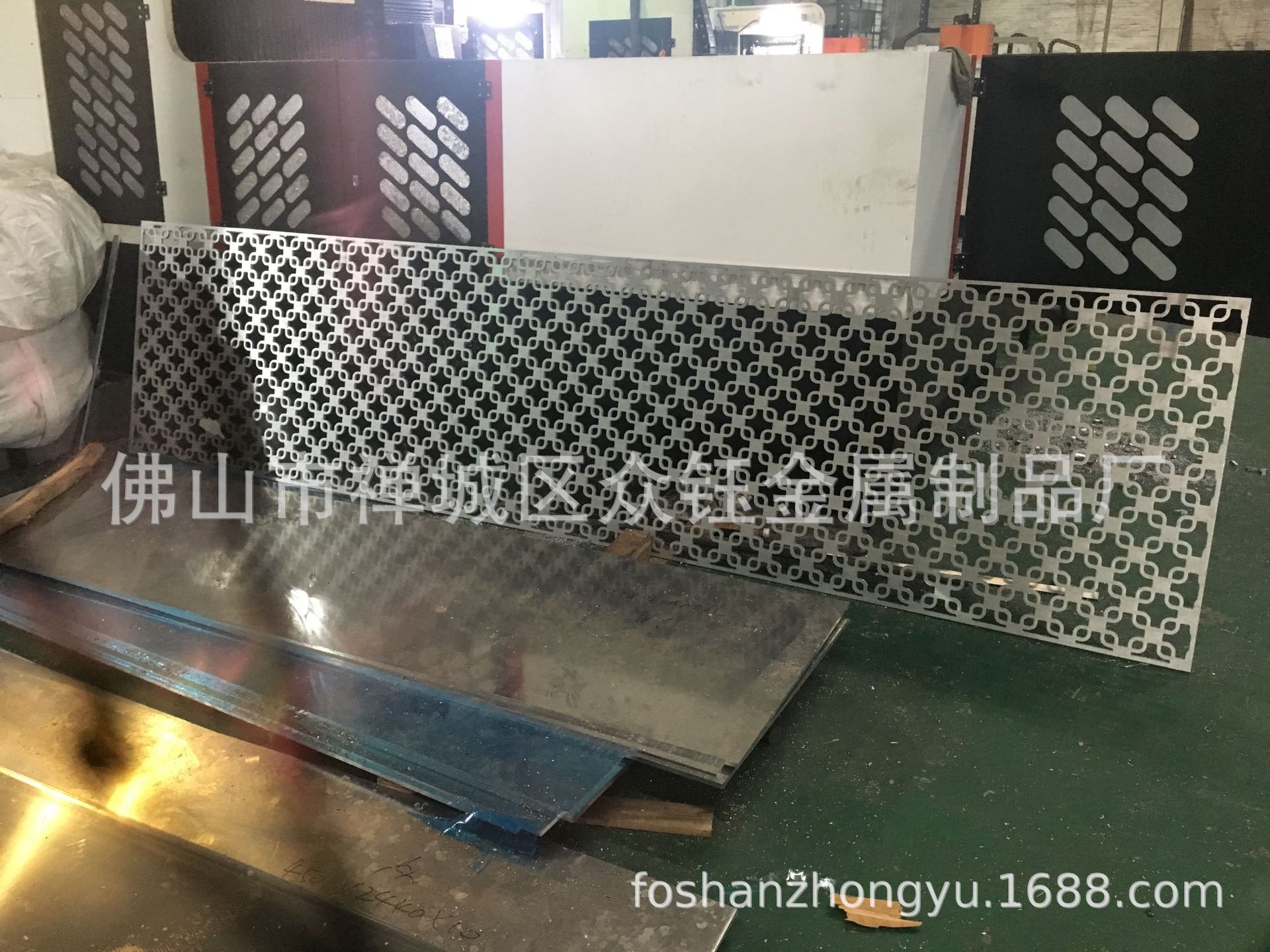 厂家直销 百搭款实心铝板镂空雕刻拉丝玫瑰金屏风 酒店隔断装饰示例图17