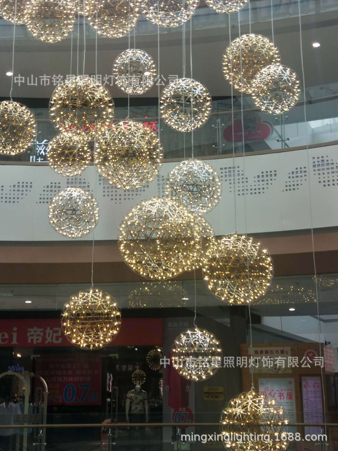 大型商场中庭LED球星吊饰首选铭星灯饰专业定制购物中心中厅吊挂示例图11
