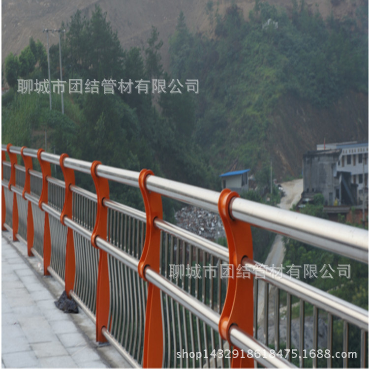 专业加工不锈钢复合管 团结不锈钢复合管厂生产企业 桥梁护栏示例图4