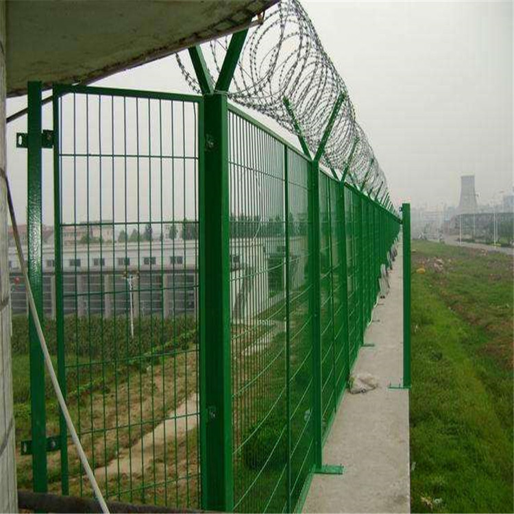 350#——500#现货护栏网  桥梁围栏网  黄石隔离栅护栏示例图10