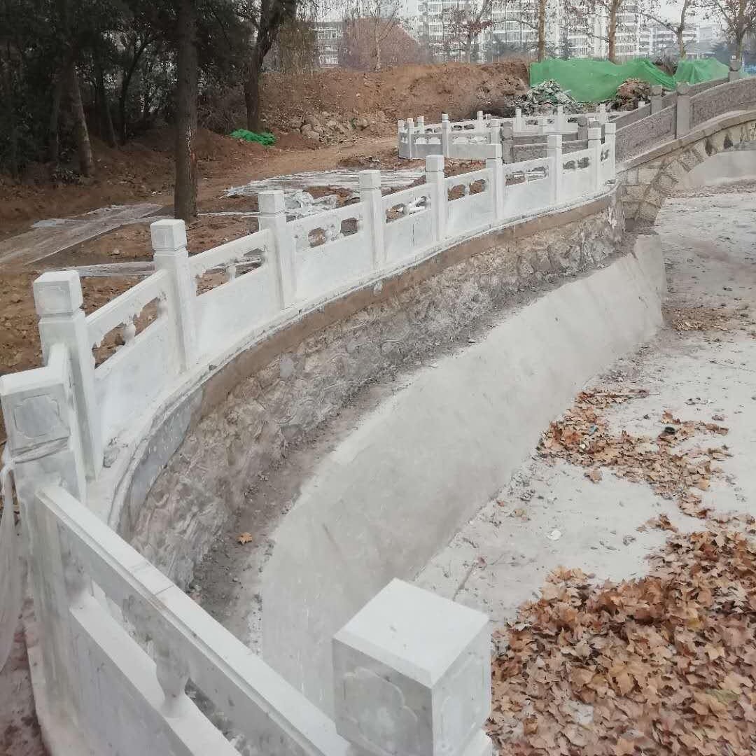 北京园林雕塑、草白玉石栏杆价格、   河提雪花白石栏杆、  桥梁河提石栏杆图片