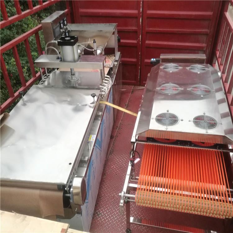 单饼机 临沂圆形单饼机 不锈钢筋饼机 烤鸭饼机 万年红机械TL450型