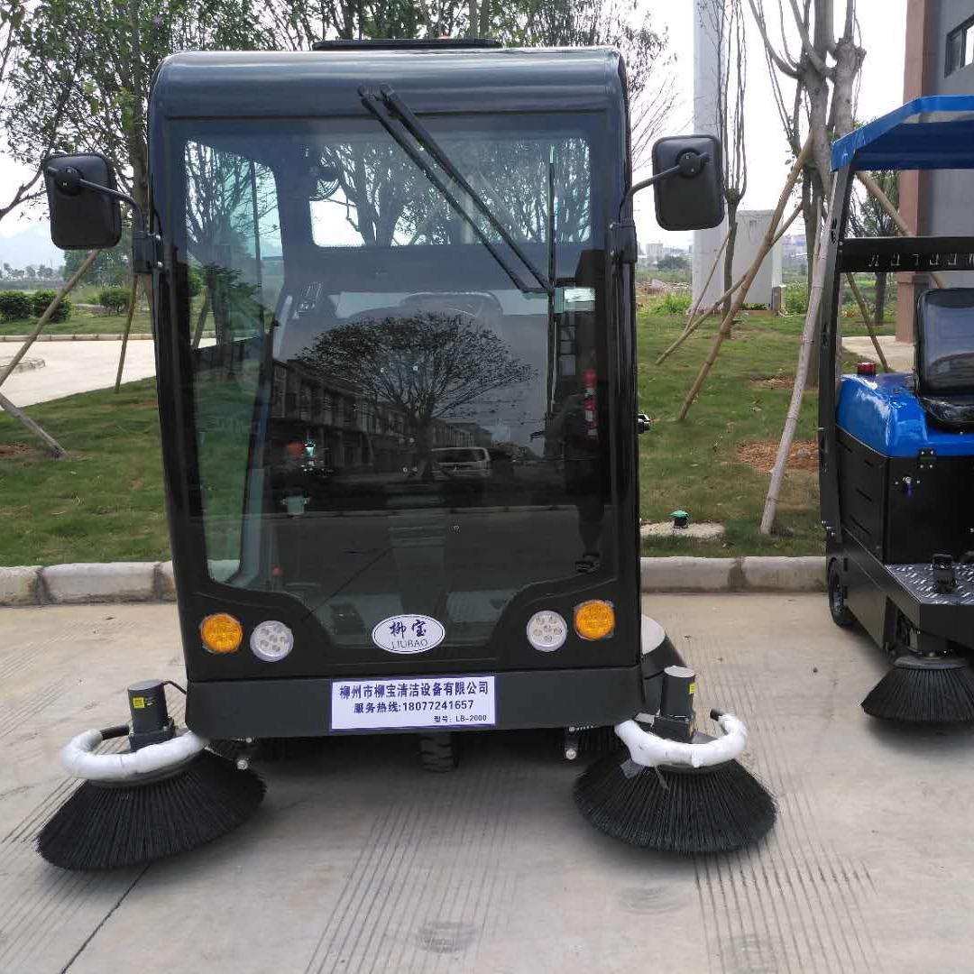 柳宝LB-2000清扫车 商业物业扫路车广西电动扫地车 柳州驾驶式扫地机