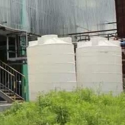 【厂家供应】10吨车载水箱洒水桶 5立方食品级蓄水大桶 加厚耐酸碱大桶图片