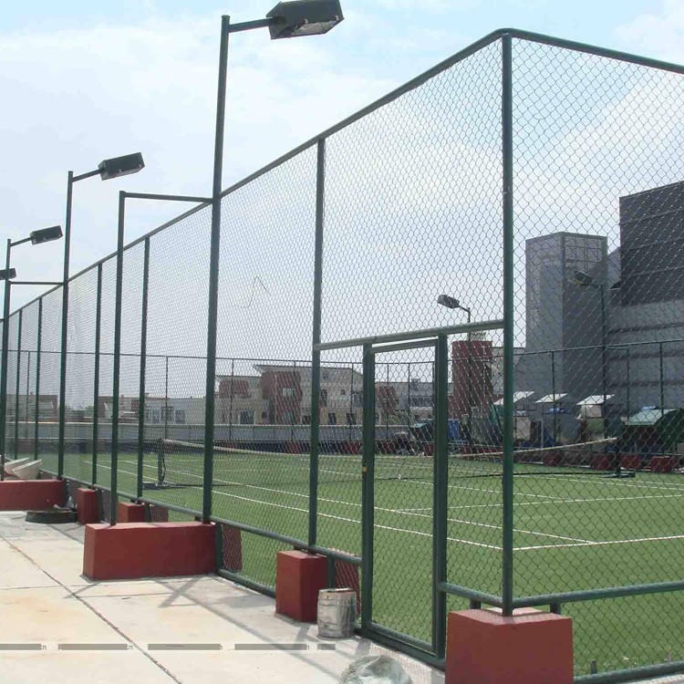 上海市球场围网规格  足球场围网定制生产  迅鹰户外球场体育场围网厂