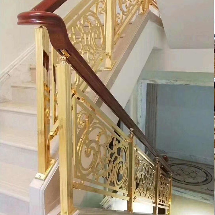 黄石豪华别墅楼梯扶手效果图 弧形的设计镀金的豪华图片