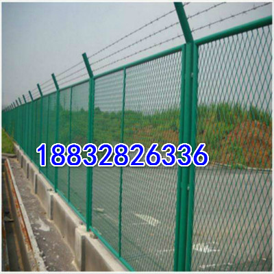 高速公路钢丝双边丝护栏网绿化浸塑铁丝网 双边丝护栏网