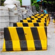 交通水泥隔离墩生产厂家，广州邦坚大量水泥防撞墩现货供应