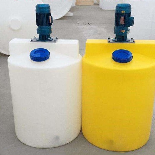 怀化2吨石灰水搅拌罐厂家 液体杀虫剂混合桶配套搅拌器使用方式图片
