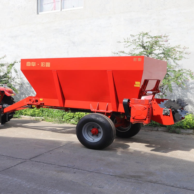 8方大容量有机肥撒肥车 鑫宏 农家肥撒肥机 小型三轮自走撒肥车