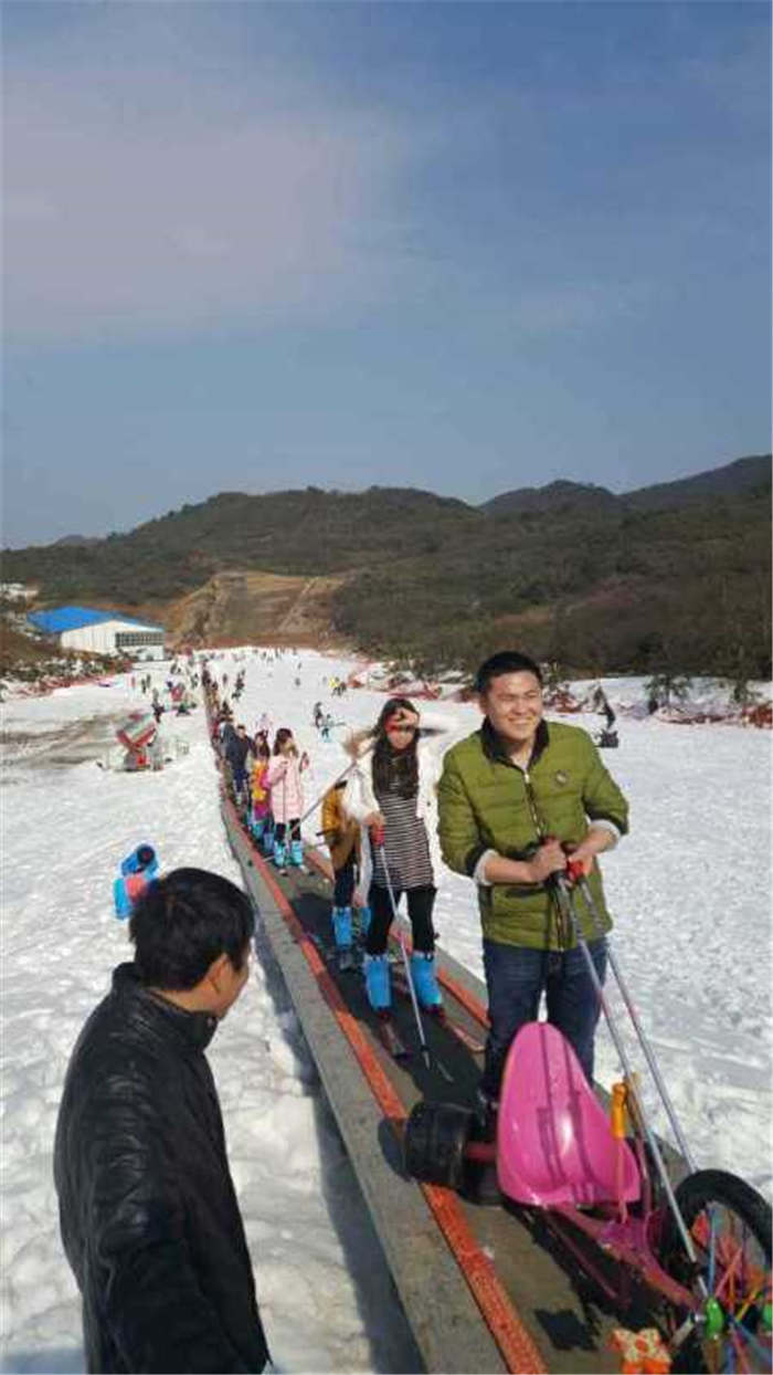 滑雪魔毯输送带安全可靠 雪梯滑雪魔毯报价雪地魔毯多少钱示例图5