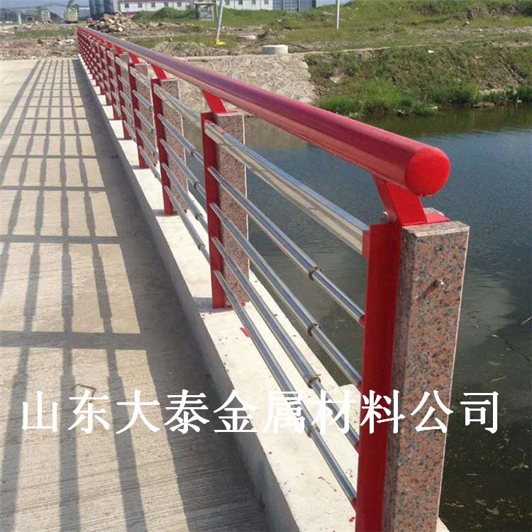 大泰生产销售 木纹转印景观河道栏杆 内蒙古桥梁护栏钢板立柱