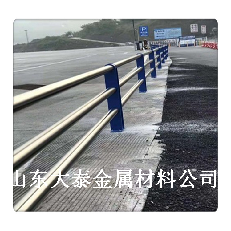 大泰专业生产 道路桥梁防撞护栏 山东桥梁护栏钢板立柱