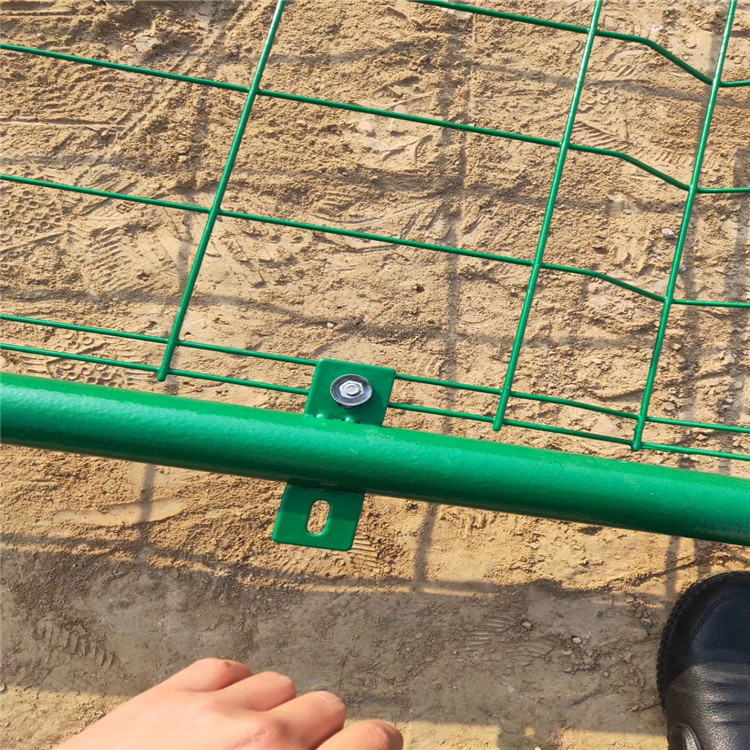  保税区围栏网 三折弯防护围栏网 桃型柱围栏网现货供应