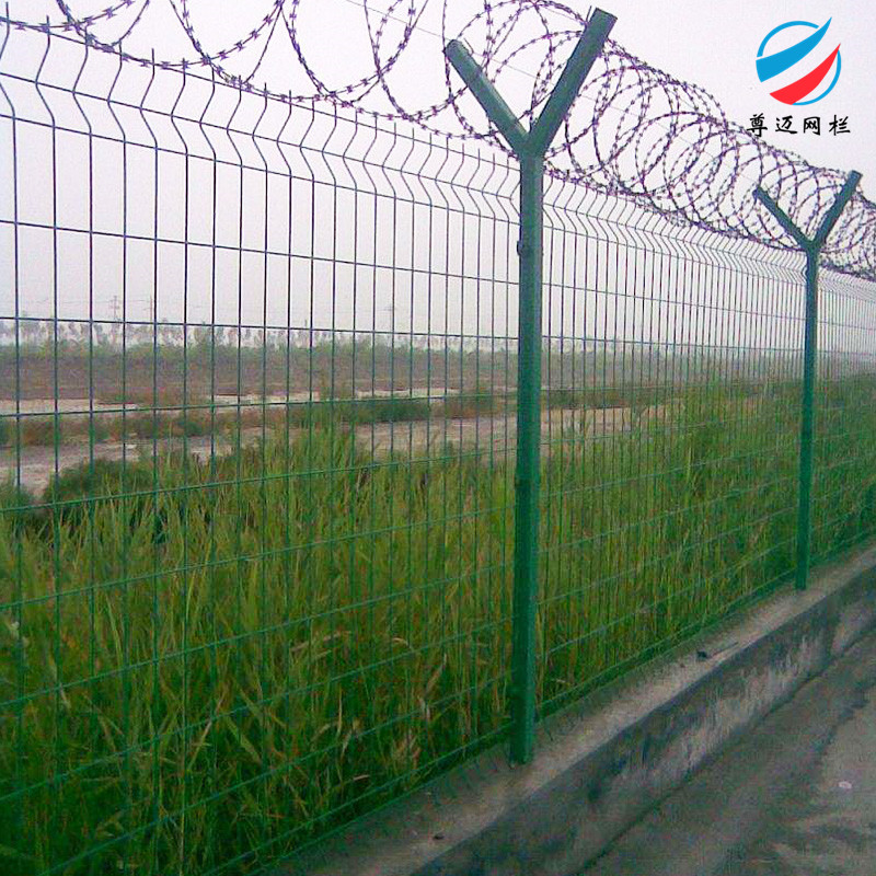 合肥机场护栏网 尊迈安全防御护栏网 监狱护栏网 三角折弯护栏厂家