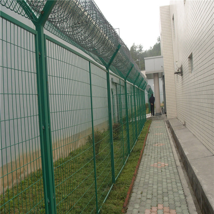 厂家供应护栏网   球场护栏网   江门车间隔离栅示例图8