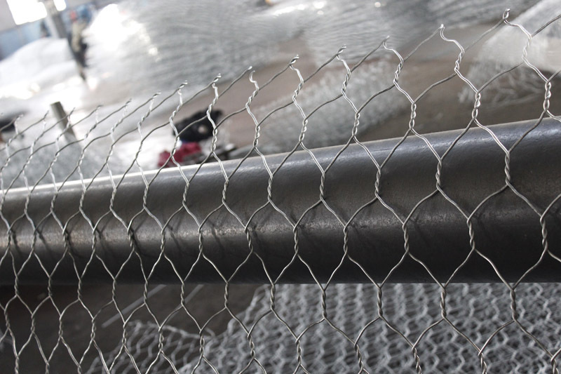 现场施工厂家挡土墙石笼网，边坡安全铅丝防护石笼网示例图5