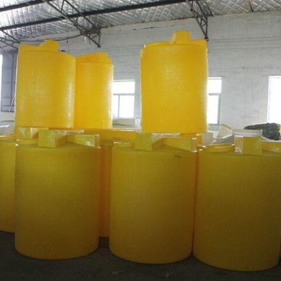 湖北武汉直销2方耐酸碱塑料储药罐 PE加药箱搅拌桶加工厂家 PAC溶药桶售卖