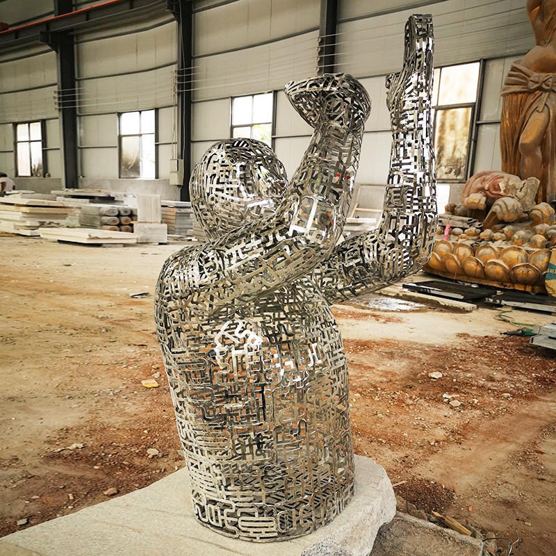 不锈钢镂空人物雕塑加工厂家 字母拼接人物雕塑 唐韵园林