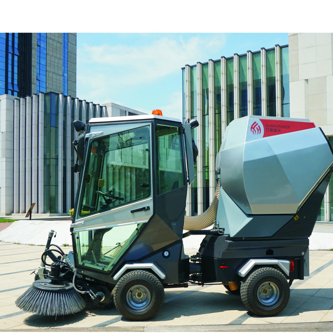 FH-2519新型环保扫地机 小型环保电动垃圾树叶清扫车 全封闭式驾驶清扫机 清扫车