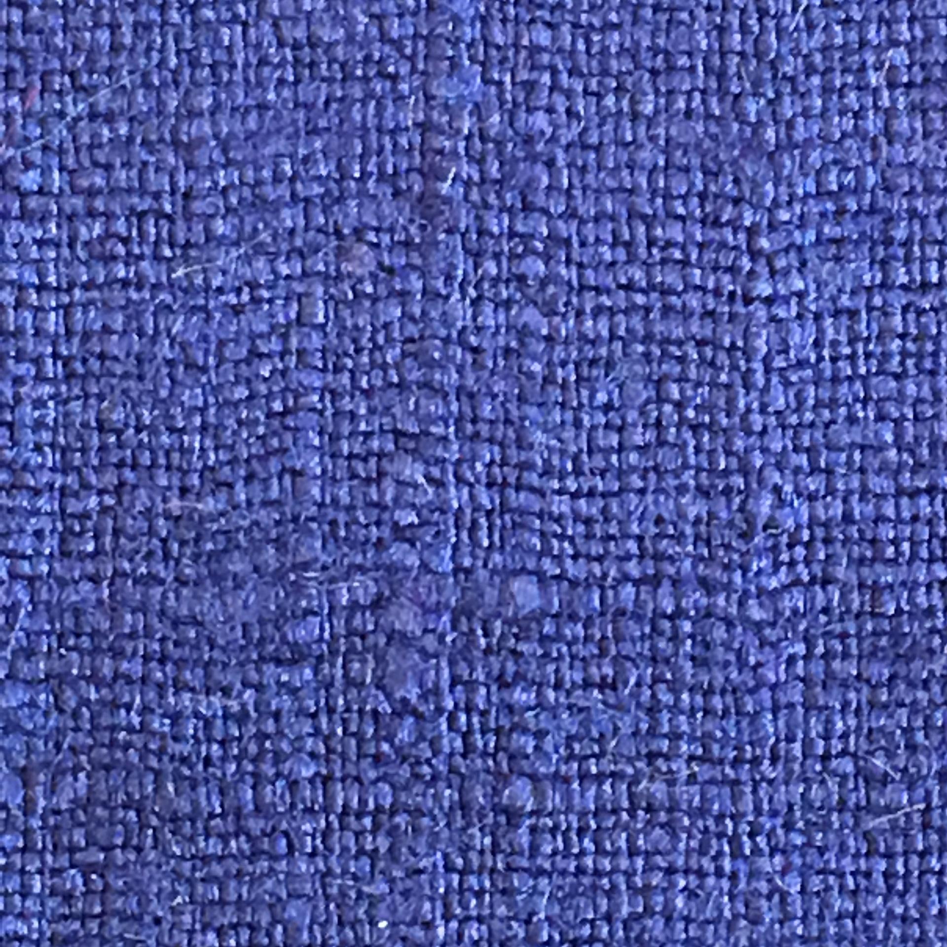 染色2317雅江呢辽宁柞绸名品之一。 经纬采用800D柞蚕手纺丝，在老式半自动化织机上完成，经染色，呢毯等多道工序完成