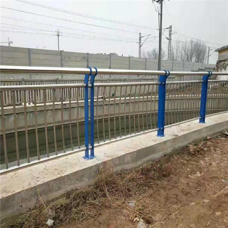 桥梁护栏防撞护栏 不锈钢复合管 河道防护隔离栏杆 景观工程护栏定制