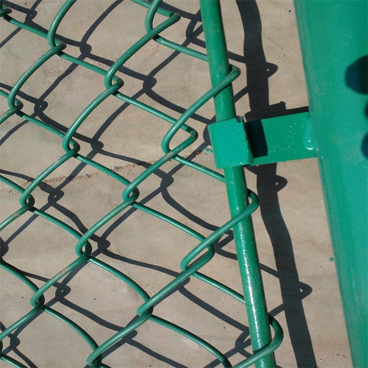 陕西钩挂式排球场围栏网  组装式排球场勾花围网  迅鹰绿色包胶球场围网出厂价格