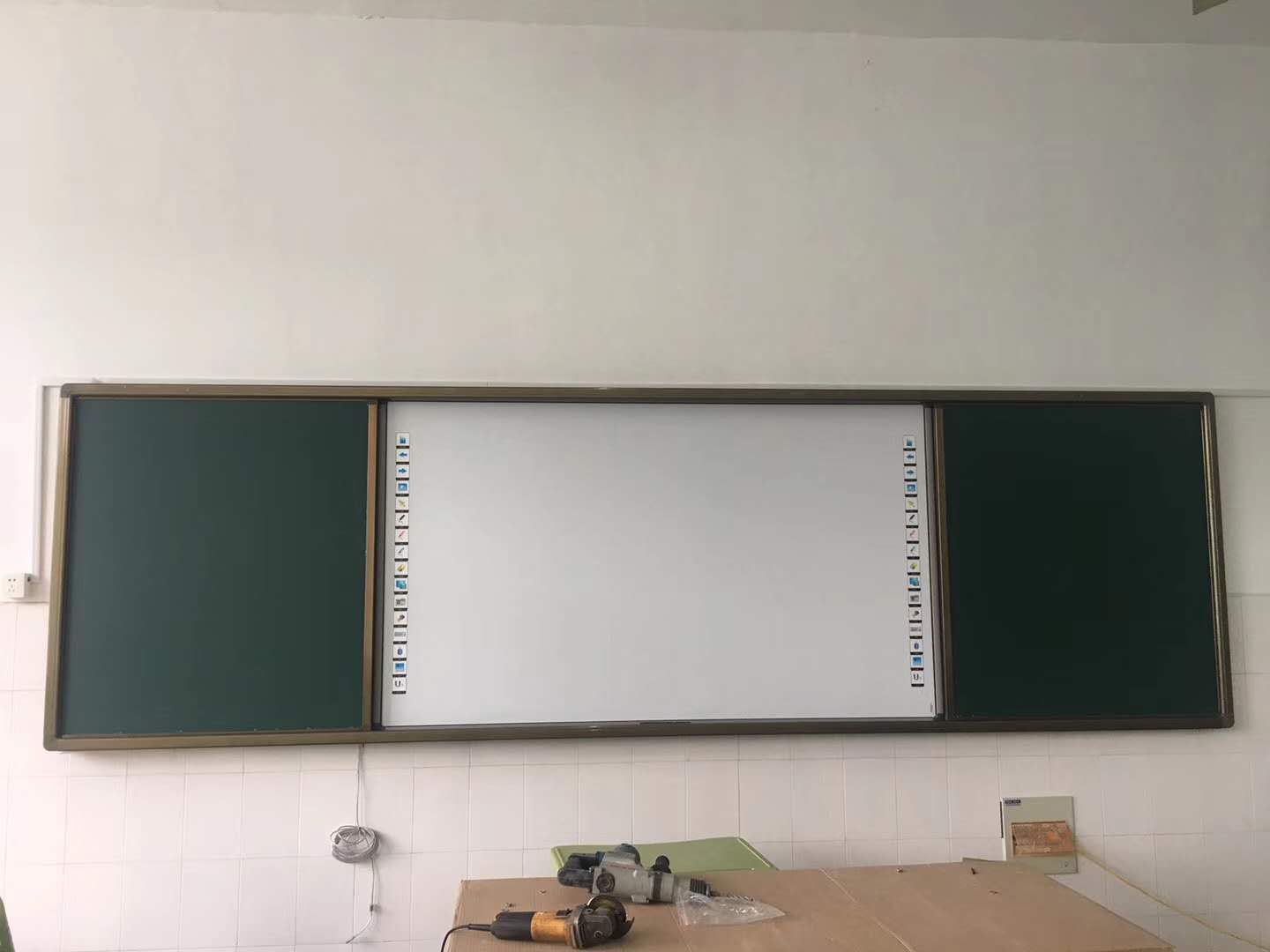 教学设备中式推拉黑板制造厂家-多媒体触屏教学黑板-专用教学黑板-优雅乐