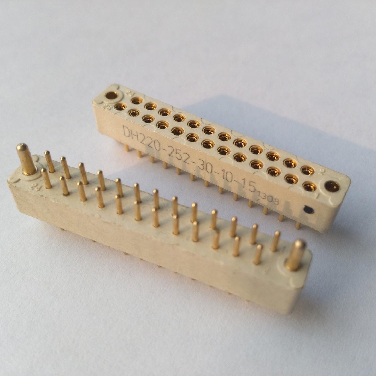 线簧连接器  25芯线簧印制板连接器  生产批发 东普电子  带导向  可用于背板连接器  长寿命5000至10000次