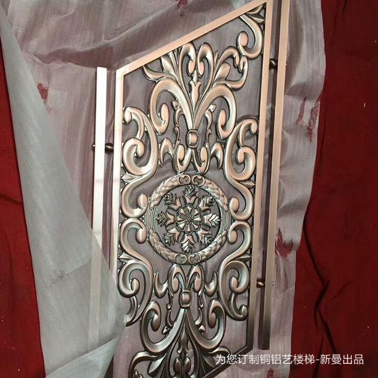 江阴进门就被这款欧式铜艺浮雕楼梯迷倒  真的是读心有术呀图片