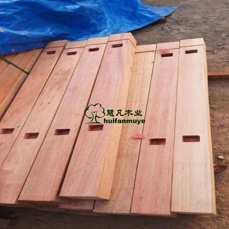 印尼菠萝格户外河道木扶手栏杆栏杆厂家定制  慧凡木业
