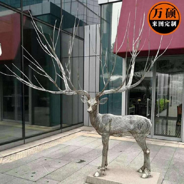 万硕  不锈钢镂空小鹿雕塑 园林景观动物雕塑装饰  小区景区广场摆件  支持定制