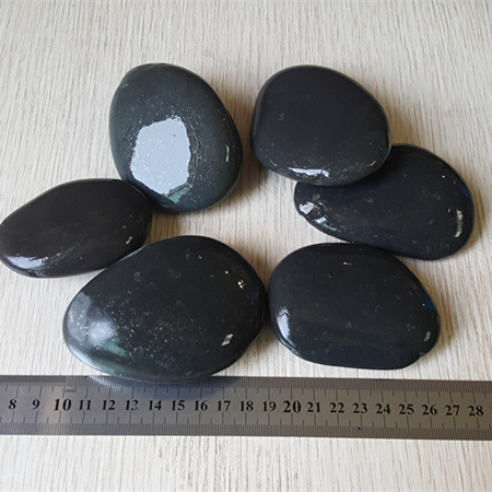 黑色鹅卵石比重_3-5公分天然黑色鹅卵石堆比密度_渝荣顺厂家！