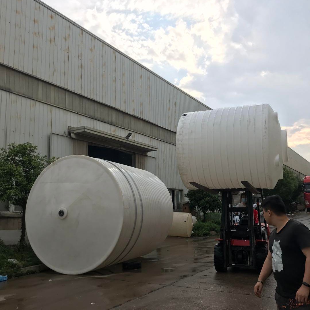 新余30吨养猪场蓄水桶批发厂家/沼液肥储存罐价格PE材质型水箱图片