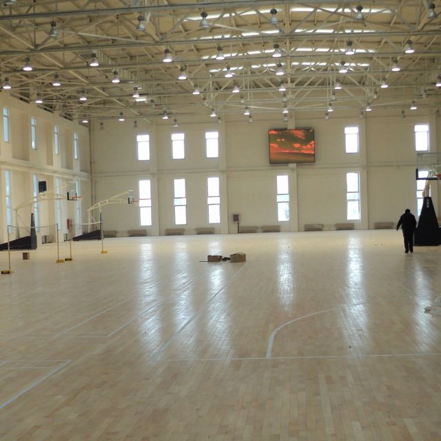 咸阳双鑫篮球木地板柞木室内羽毛球馆强化地板施工生产商图片