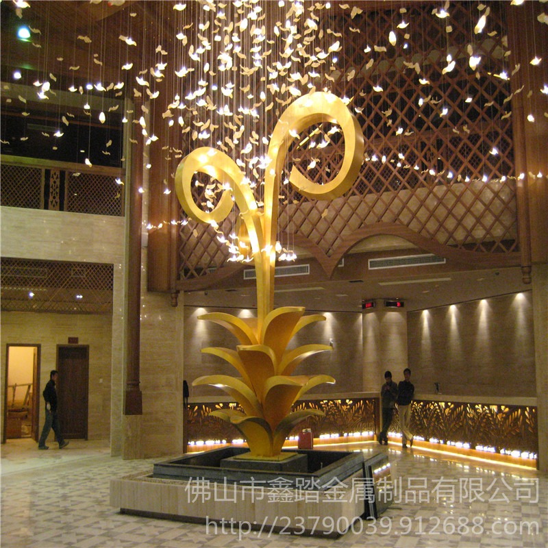 江西国际酒店 大堂不锈钢雕塑 艺术金色植物花造型安装实物图