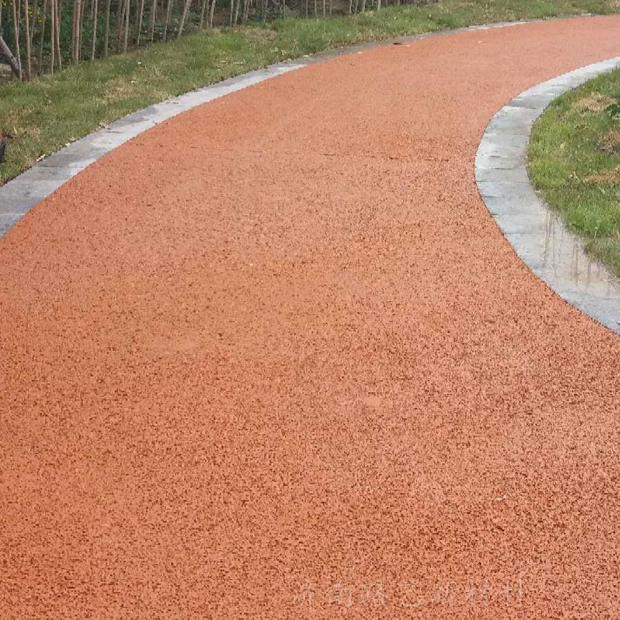 济南路艺露骨料透水路面 透水混凝土露骨料路面 彩色透水砼路面图片