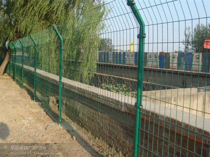 【现货供应】小区、市政围墙隔离栅铁丝护栏网厂家示例图11