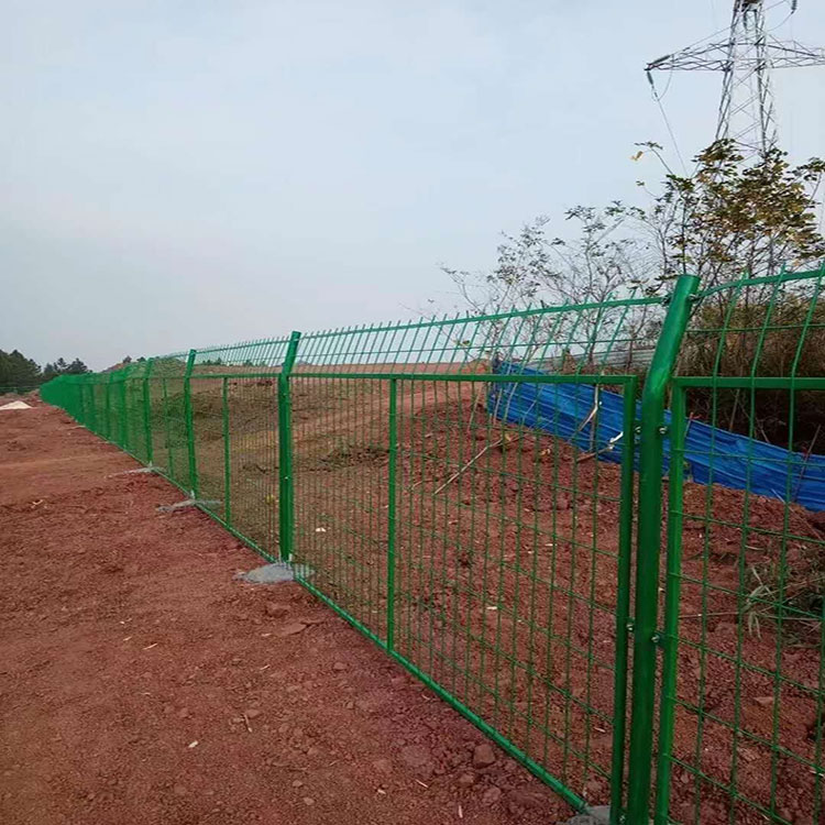 安装生产 公路护栏网 浸塑公路护栏网 道路防护网 奔沃供应