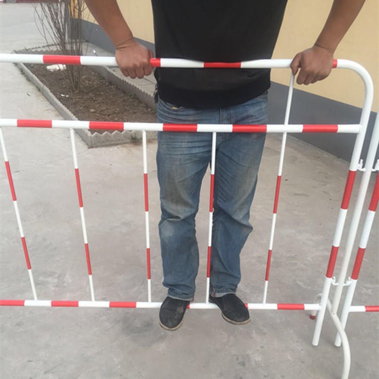 智科铁艺防腐铁马护栏 红白双色铁质护栏 WL-ZK 围栏供应商