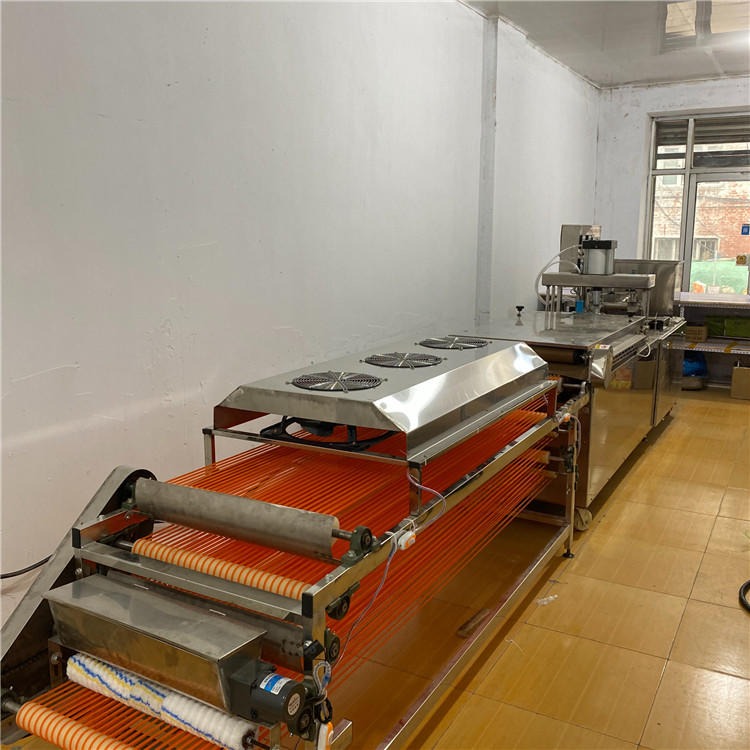 烤鸭饼机 海南烤鸭饼机品种全 450型 多功能单饼机 万年红全自动烙馍机