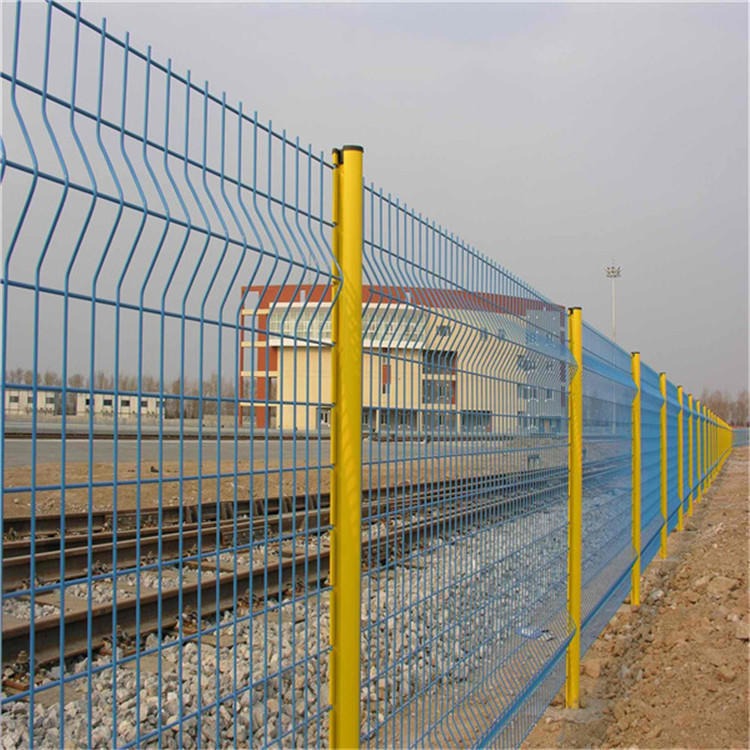 园林铁丝网围栏 铁丝围栏网价格 三折弯绿色护栏现货