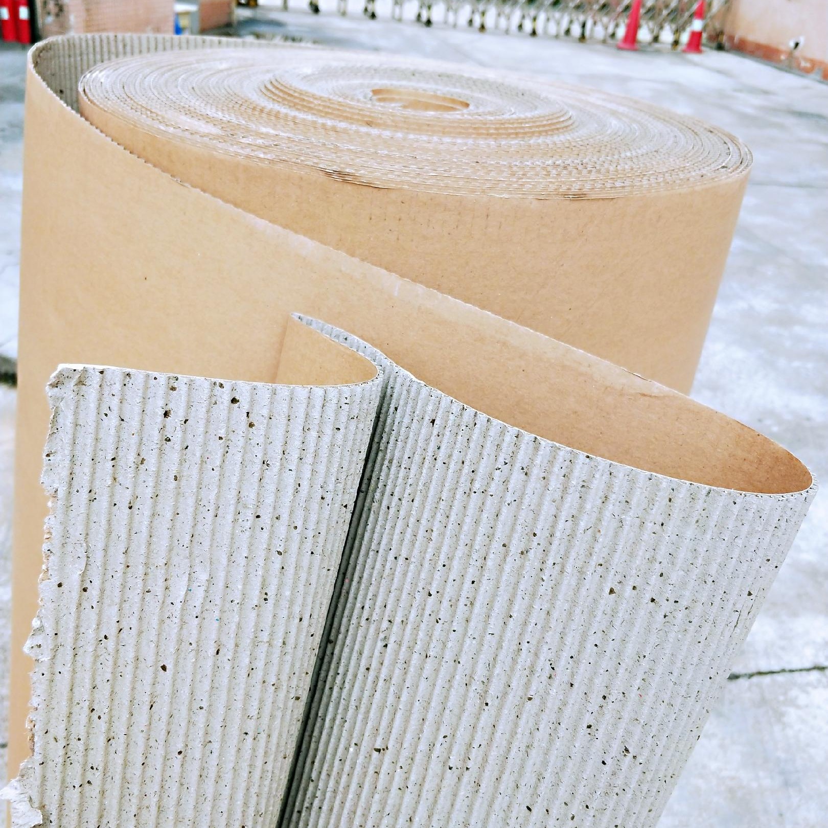 纸质顶盖板 瓦楞纸垫 硬纸壳 保护防尘铺垫纸皮图片