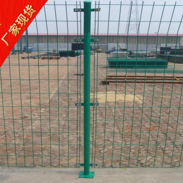 双边浸塑护栏网-隔离护栏网 养殖隔离护栏网 围栏网 高度1-2m 厂家库存多
