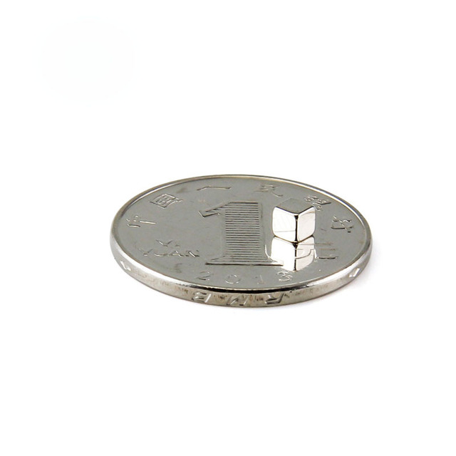 强磁吸铁石 F3x3x3mm 超强磁力 钕铁硼磁钢 正方形强磁铁333mm