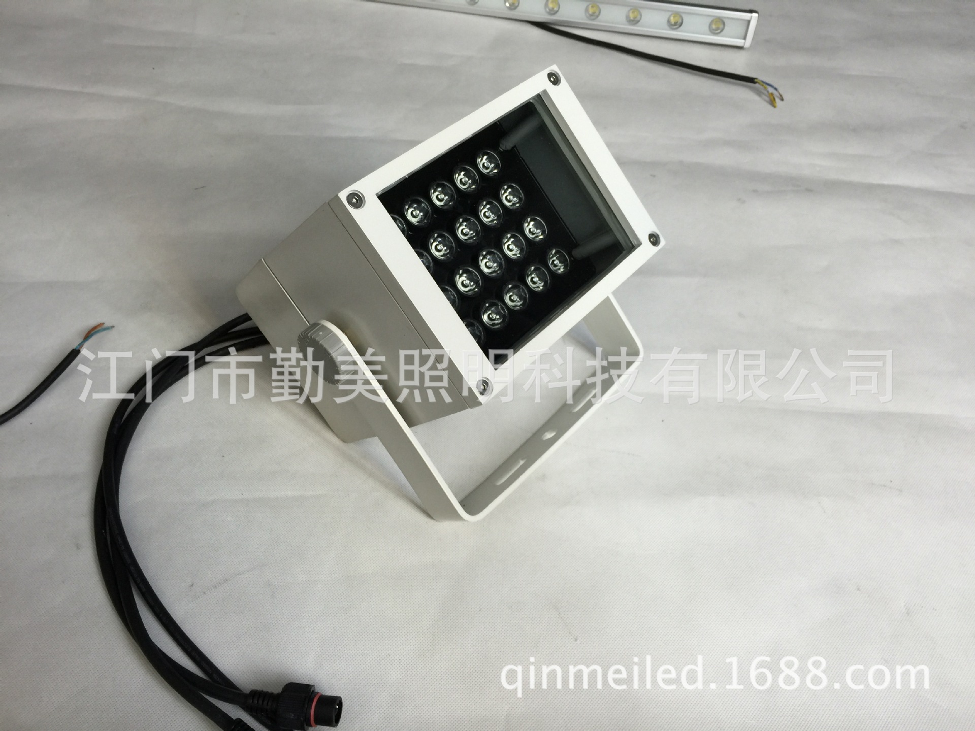 工厂直销LED24W外控RGB全彩DMX512方形投光灯/跑动追光防水射灯