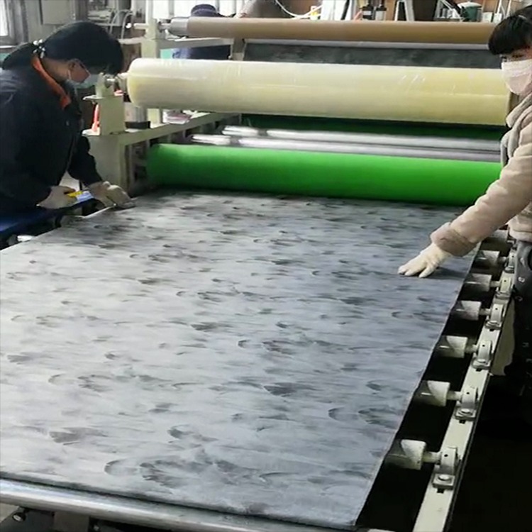 金属板拉丝板保护膜贴膜机 平面板材pe膜覆膜机自动断膜可贴牛皮纸图片